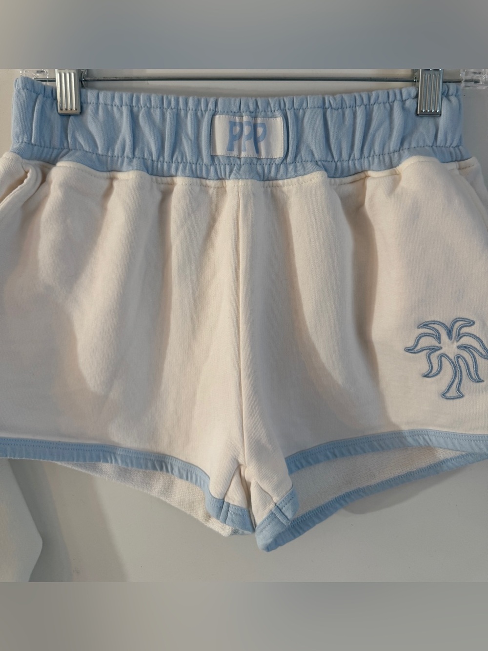 PINK PALM PUFF 2 PIECE SET! SOLD OUT EVERYWHERE! NEW WITH ORIGINAL PACKAGING! - Picture 6 of 6